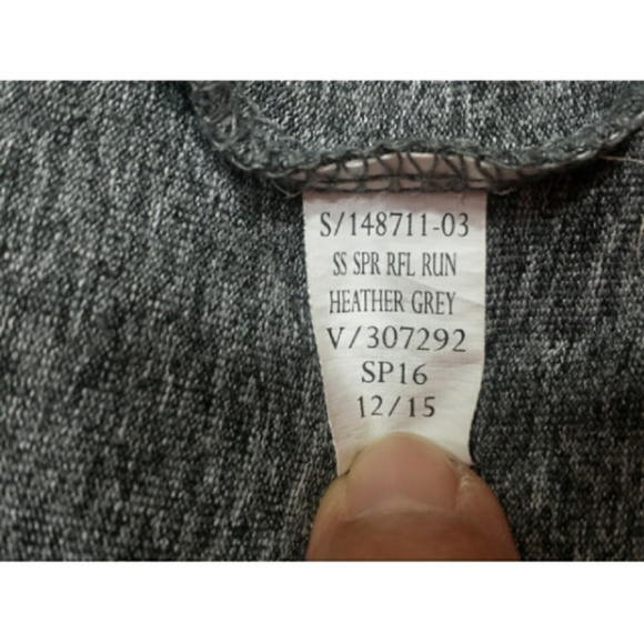 Old Navy Active shirt Gray color Size XXL - Picture 4 of 5